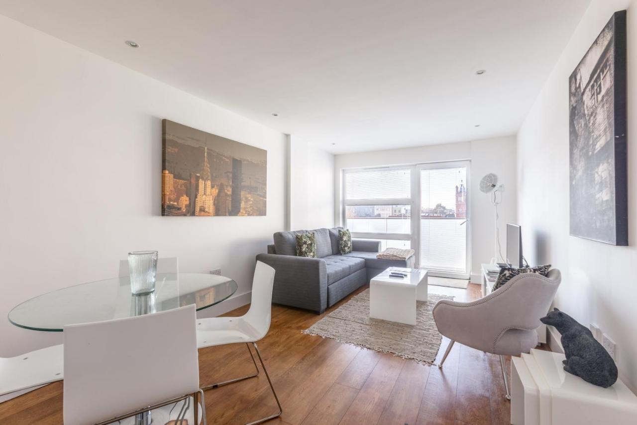Luxury 2-Bed Flat Parking And Close To The Tube Λονδίνο Εξωτερικό φωτογραφία