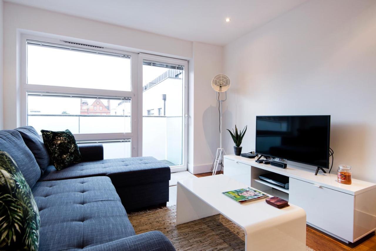 Luxury 2-Bed Flat Parking And Close To The Tube Λονδίνο Εξωτερικό φωτογραφία