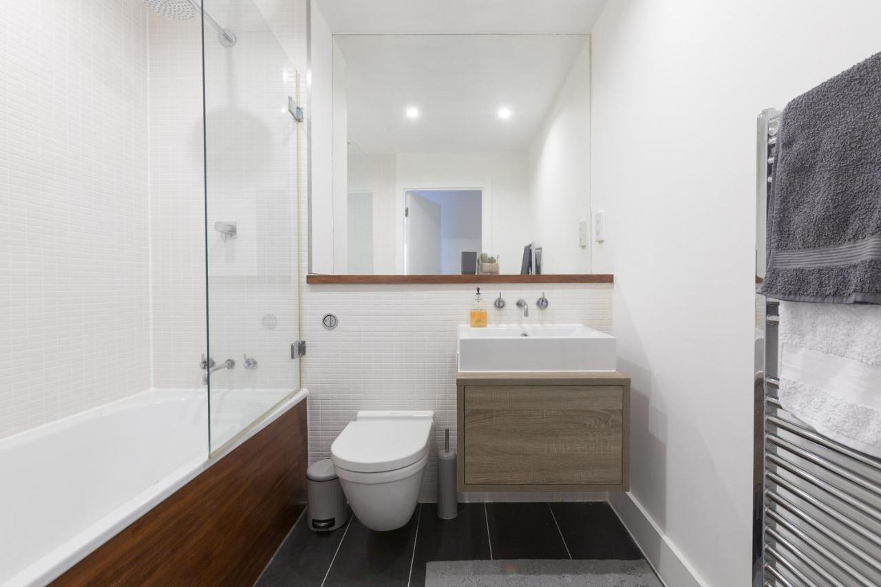 Luxury 2-Bed Flat Parking And Close To The Tube Λονδίνο Εξωτερικό φωτογραφία