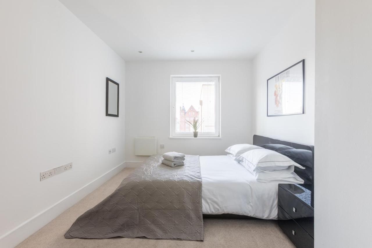 Luxury 2-Bed Flat Parking And Close To The Tube Λονδίνο Εξωτερικό φωτογραφία