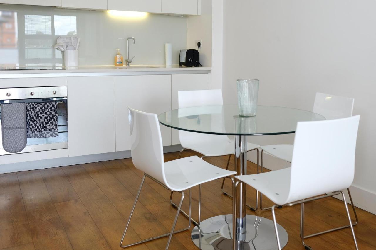 Luxury 2-Bed Flat Parking And Close To The Tube Λονδίνο Εξωτερικό φωτογραφία