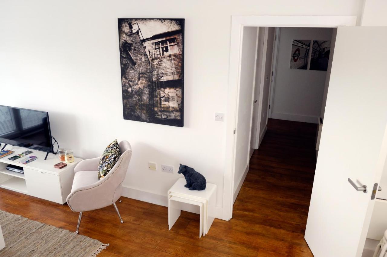 Luxury 2-Bed Flat Parking And Close To The Tube Λονδίνο Εξωτερικό φωτογραφία