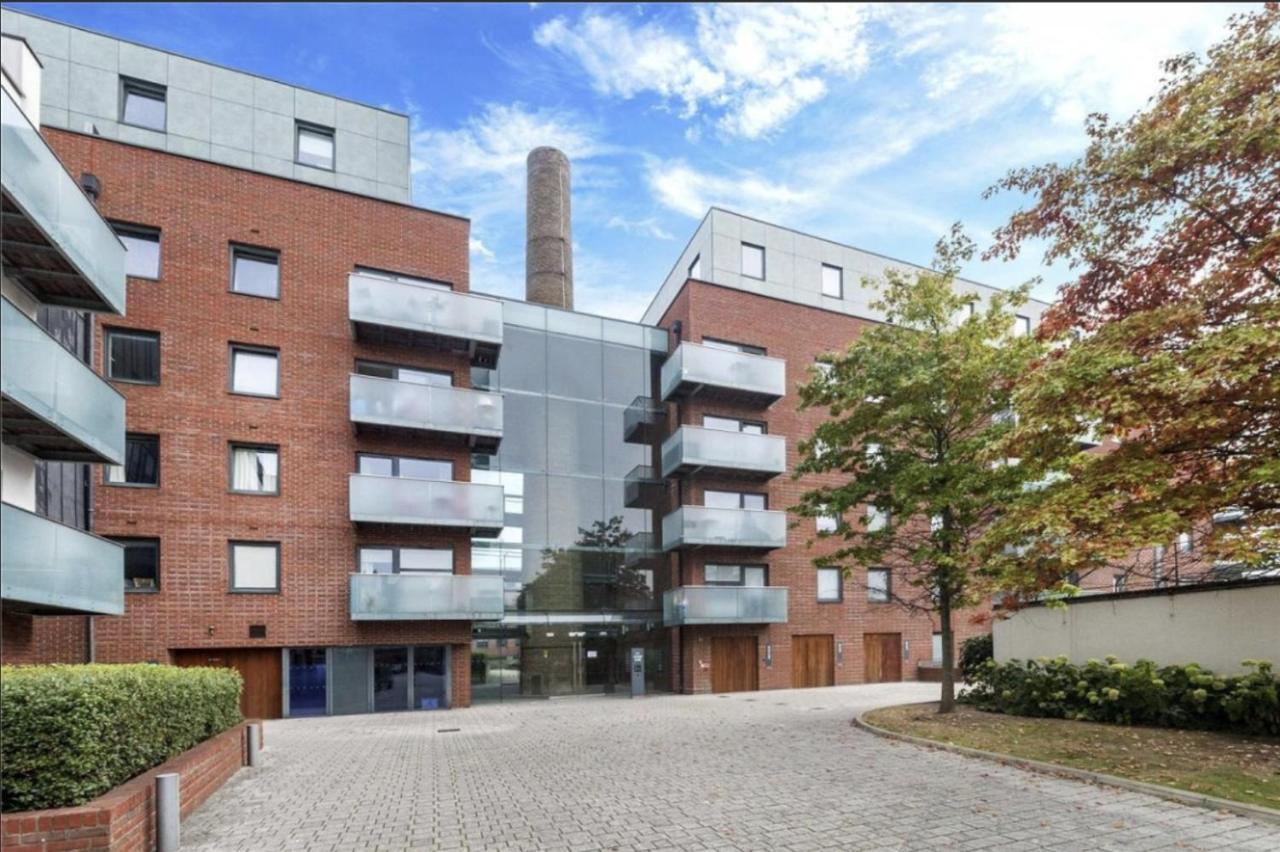 Luxury 2-Bed Flat Parking And Close To The Tube Λονδίνο Εξωτερικό φωτογραφία