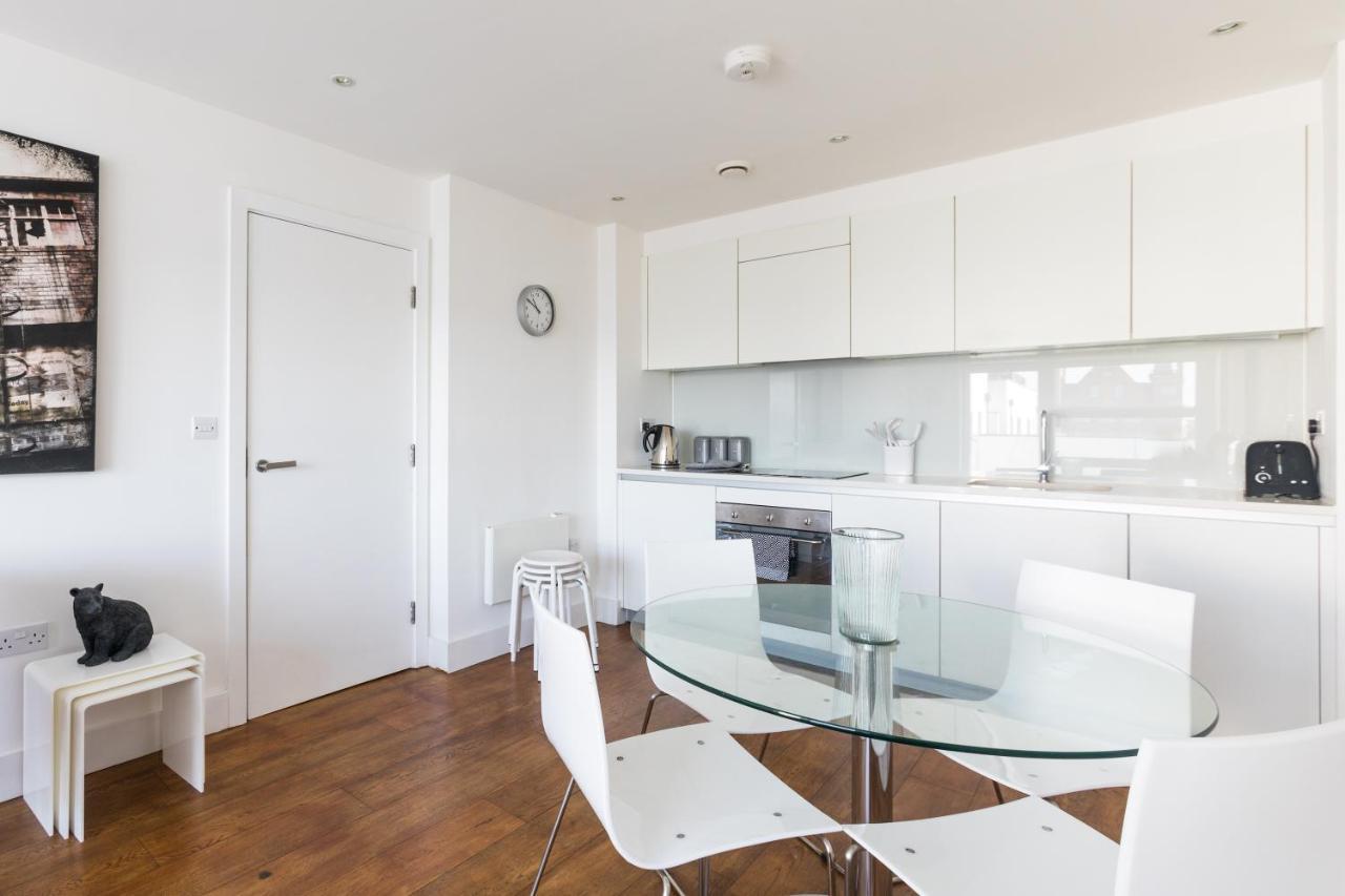 Luxury 2-Bed Flat Parking And Close To The Tube Λονδίνο Εξωτερικό φωτογραφία